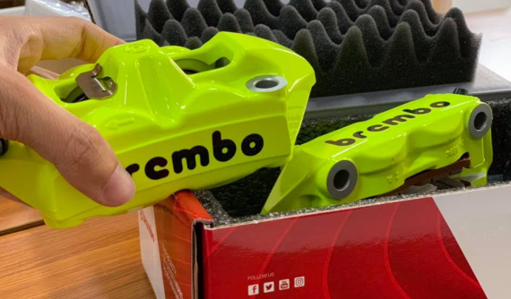 Hãng phanh Brembo cho ra mắt cùm phanh M4 với nhiều màu sắc "chơi trội"