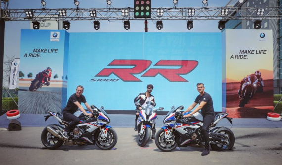 Siêu mô tô BMW S1000RR 2019 thế hệ mới chính thức ra mắt với giá 625 triệu đồng