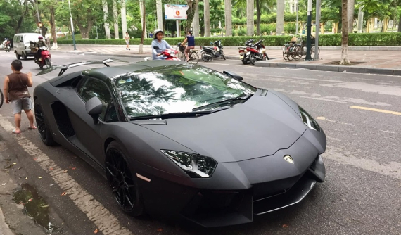 Sau vụ cháy vào năm 2018 tại Đà Nẵng, Lamborghini Aventador mui trần tái xuất với phong cách "Batman"