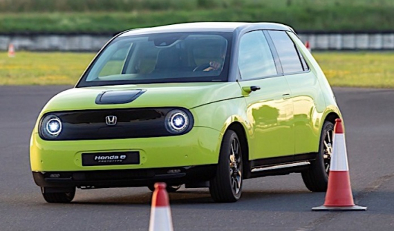 Honda e 2020 trình diễn khả năng vận hành và xử lý linh hoạt trên đường thử nghiệm