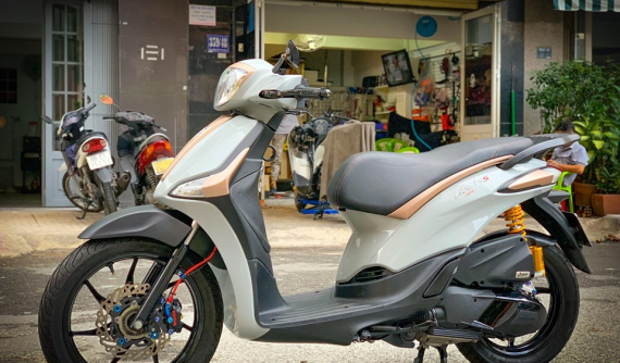 Lạ mắt với phiên bản "xế điệu" Piaggio Liberty độ màu xi măng đầy hấp dẫn tại Việt Nam