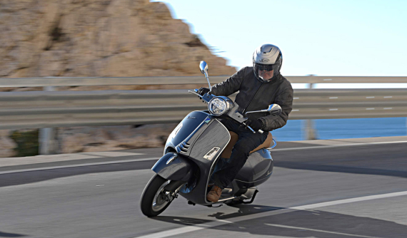 Vespa GTS SuperTech 300HPE hiệu suất cao chốt giá 155 triệu đồng