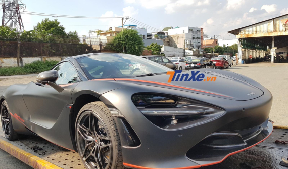 Đánh giá nhanh McLaren 720S đầu tiên về Việt Nam mới đi đăng kiểm biển số với bộ áo "Batman"