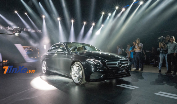 Được chốt giá từ 2,13 tỷ đồng, Mercedes-Benz E-Class 2019 đe dọa BMW 5-Series và Lexus ES
