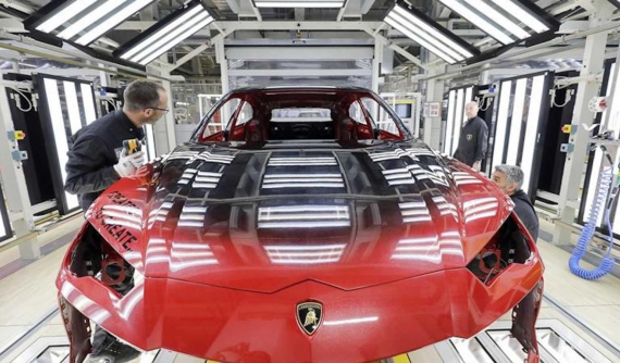 Nhìn ngắm bên trong xưởng sơn cực tân tiến mới của Lamborghini