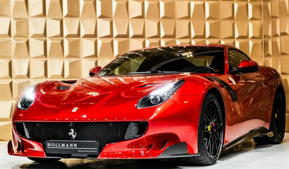 "Cơn lốc" Ferrari F12tdf màu đỏ này có giá bán lên đến 21 tỷ đồng