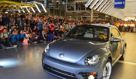 Cái chết của một Biểu tượng: Chiếc Volkswagen Beetle cuối cùng lăn bánh khỏi dây chuyền lắp ráp