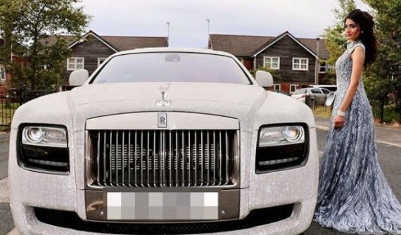 Nữ sinh 16 tuổi gây sốc khi đến buổi dạ hội tốt nghiệp bằng Rolls-Royce Ghost nạm hơn 4 triệu viên pha lê Swarovski
