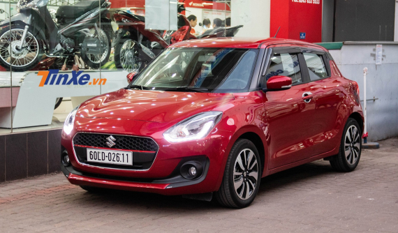 Doanh số bết bát, Suzuki Swift tiếp tục được đại lý giảm giá trong tháng 7