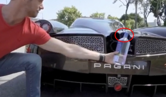 Bật nắp chai theo phong cách Pagani Huayra Hermes của đại gia Manny Khoshbin