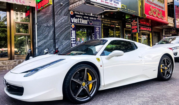 Khám phá lai lịch của "bạch mã" Ferrari 458 mui trần mới xuất hiện ở Nghệ An