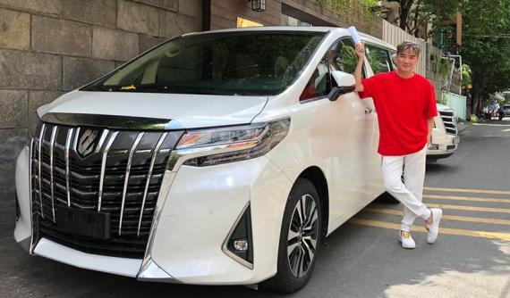 Mua Cadillac Escalade để sử dụng bên Mỹ, còn ở Việt Nam Mr. Đàm lại chọn Toyota Alphard 2019