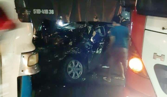 Long An: Toyota Camry va chạm với xe chở công nhân, chủ tịch huyện bị thương nặng