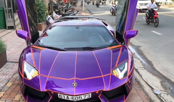 Siêu xe Lamborghini Aventador của doanh nhân trẻ tuổi Bình Dương thay áo Tron: Legacy