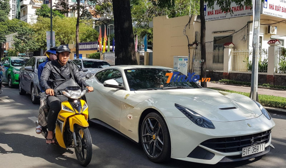 Nhiều năm "đắp chăn" trong garage, Ferrari F12 Berlinetta bất ngờ được Phan Thành cho tái xuất trên đường