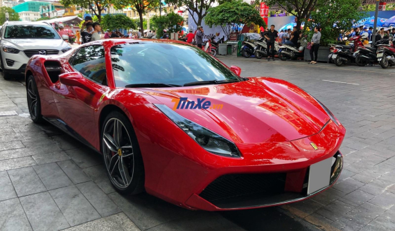 Siêu xe mui trần Ferrari 488 Spider thứ 3 vào Nam có thể tạo nên cuộc hội ngộ đầy bất ngờ