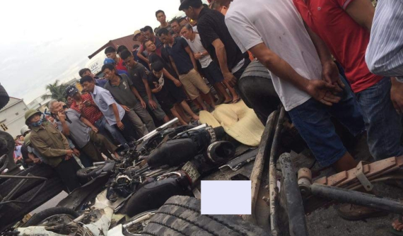 Hải Dương: Đám đông đứng xem tai nạn giao thông bị xe tải lao đến và tông tử vong 5 người