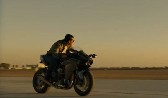 Siêu mô tô Kawasaki Ninja H2 xuất hiện cùng Tom Cruise trong trailer mới của Top Gun 2