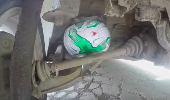 Người Nga thử nghiệm dùng quả bóng thay cho lò xo khí và cái kết mà ai cũng rõ