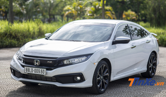 Khởi động từ xa - tính năng "cứu cánh" cho mùa hè bỏng cháy của Honda Civic RS 2019