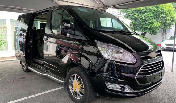 Ford Tourneo lộ giá tạm tính từ 1 tỷ đồng, Kia Sedona vẫn nằm trong khoảng an toàn