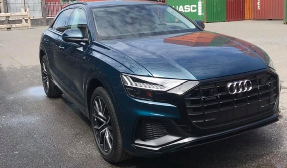 Sau màu trắng và vàng, SUV hạng sang Audi Q8 2019 thứ 3 về Việt Nam cũng có màu sơn cá tính