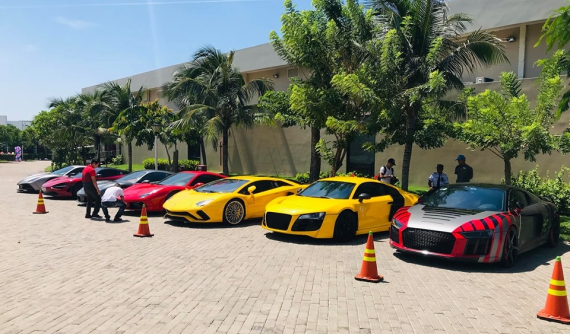 Ferrari 488 GTB của Tuấn Hưng cùng dàn siêu xe đắt giá tụ tập tại nhà hàng Cường "Đô-la" ở Vũng Tàu