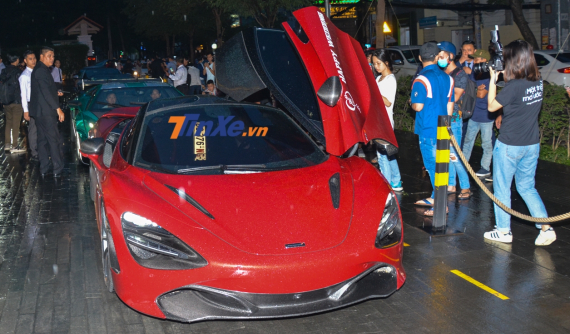 Đám cưới của Cường "Đô-la" quy tụ gần 20 siêu xe tham dự, Minh "Nhựa" lại để Pagani Huayra ở nhà