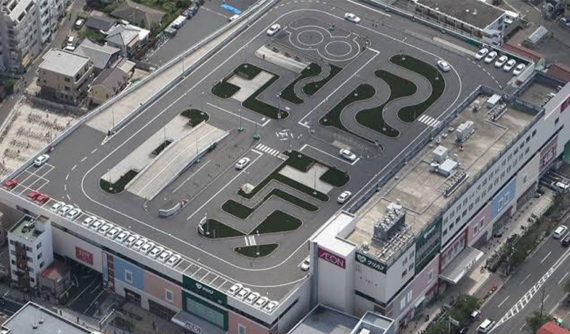 Trường học lái xe ở Nhật Bản này được xây dựng ngay trên nóc của một trung tâm thương mại