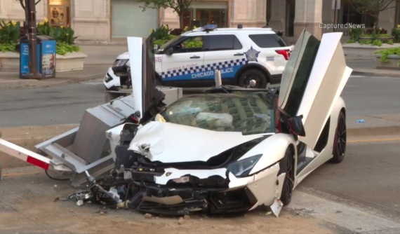 Bị siêu xe Lamborghini Aventador tông ở tốc độ cao, một cảnh sát nhập viện