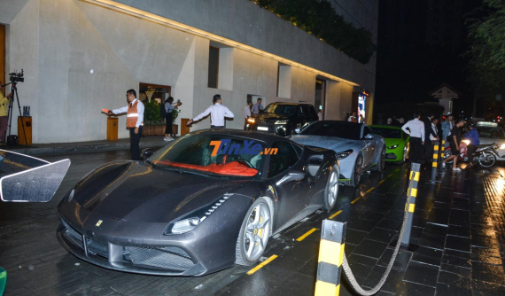 Cận cảnh dàn siêu xe của nhà giàu Việt được đỗ vị trí "VIP" khi đến tham dự đám cưới Cường "Đô-la"