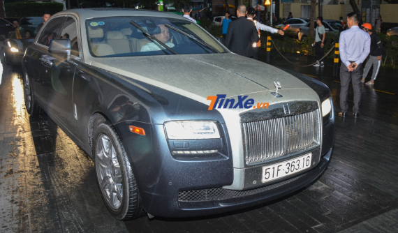 Không chỉ có siêu xe, đám cưới Cường "Đô-la" còn xuất hiện dàn xe siêu sang cực "khủng" hơn 100 tỷ đồng