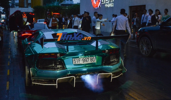 Video dàn siêu xe gần 200 tỷ đồng nẹt pô "khạc lửa" mừng Cường "Đô-la" cưới vợ