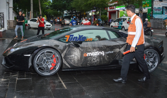 Siêu xe Lamborghini Huracan LP610-4 "Trống đồng Đông Sơn" tham dự đám cưới của Cường "Đô-la"