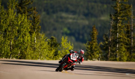 Xe mô tô phân khối lớn sẽ không được tham gia giải đua leo đồi Pikes Peak từ năm 2020