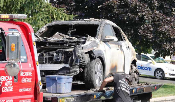 Hyundai Kona Electric phát nổ không rõ nguyên nhân, thổi tung cửa và làm sập nóc gara của chủ xe