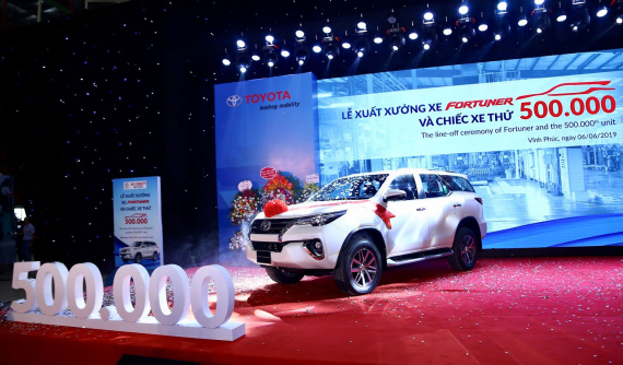 Nối đuôi Vios, Toyota Fortuner được đại lý giảm giá tới 60 triệu đồng