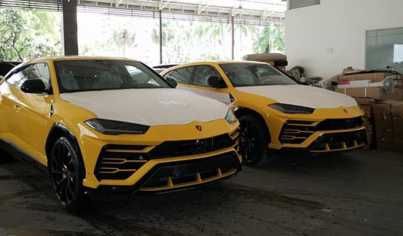 Cặp đôi siêu SUV Lamborghini đồng màu cập bến Campuchia, bỏ xa cuộc chạy đua mua Urus với đại gia Việt