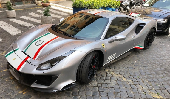 Ngắm vẻ đẹp của siêu xe Ferrari 488 Pista Piloti qua màu sơn bạc Argento Nurburgring