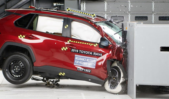 Toyota RAV4 2019 chính thức trở thành một trong những xe an toàn nhất với Top Safety Pick+