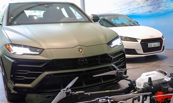 Lamborghini Urus màu vàng độc nhất Việt Nam đổi sang màu xanh quân đội