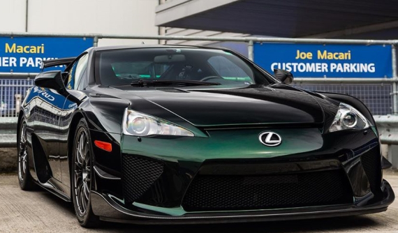 Thiếu gia 24 tuổi Thái Lan đổi màu sơn xanh lục bảo cho siêu xe hàng hiếm Lexus LFA