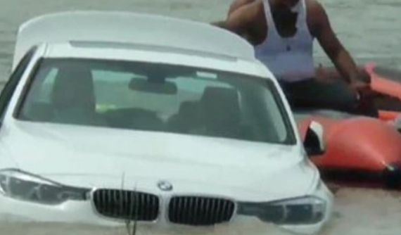 Thiếu gia lái BMW 3-Series được tặng nhân ngày sinh nhật xuống sông vì muốn một chiếc Jaguar