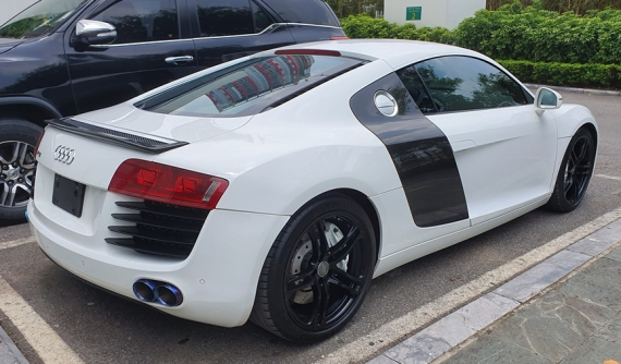 Thêm siêu xe từ Lào về Việt Nam, lần này là Audi R8 V8 đời cũ