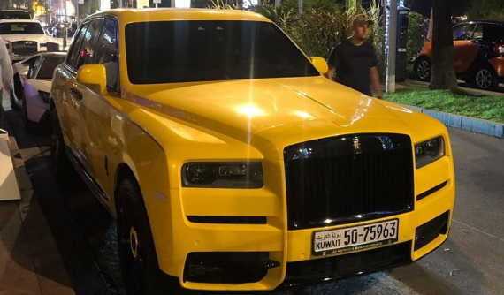 Chiếc Rolls-Royce Cullinan màu vàng chói lóa này đảm bảo khiến người khác phải ngoái nhìn