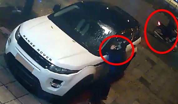 Hà Nội: Lợi dụng đêm hôm mưa bão, kẻ gian ra tay "vặt" cặp gương xe Range Rover
