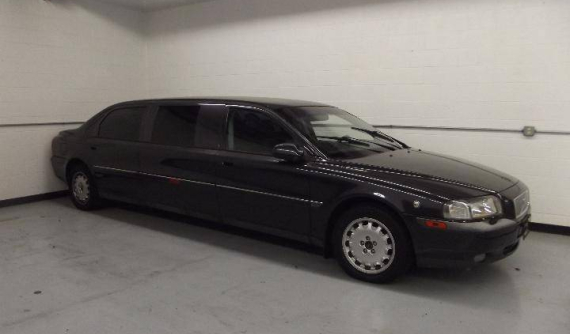 Volvo S80 Limousine 2001 chuyên dụng của ngoại giao Thụy Điển được rao bán với giá chỉ 90 triệu Đồng