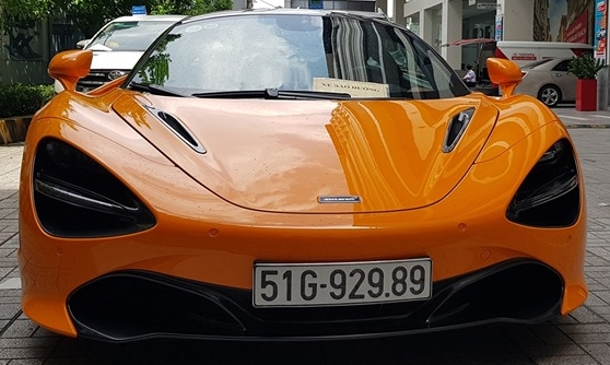 Siêu xe McLaren 720S màu cam này khiến không ít người lầm tưởng là xe của Cường "Đô-la"