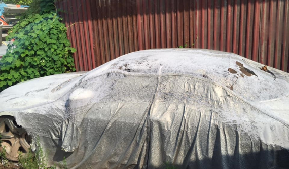 Hà Nội: Tấm bạt che chắn cho Bentley Continental GTC còn bị mục rách, ngoại thất chiếc xe này sẽ ra sao?