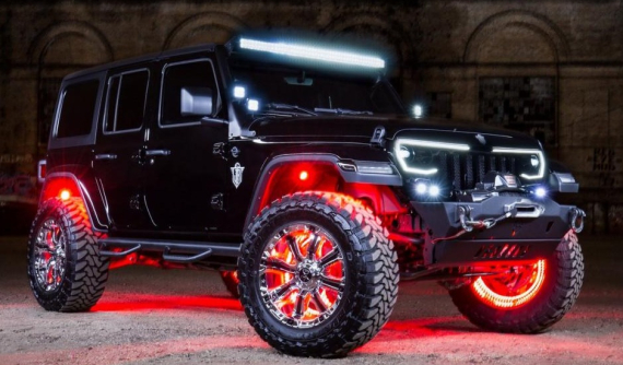 Đây có lẽ là chiếc xe Jeep khiến người nhìn "chói lóa" vào buổi tối